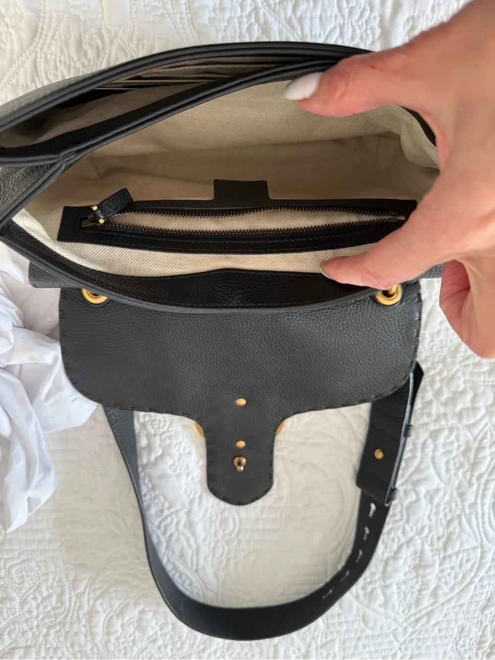 Gucci Black Leather Shoulder Bag with Gold Double G and Tiger Head